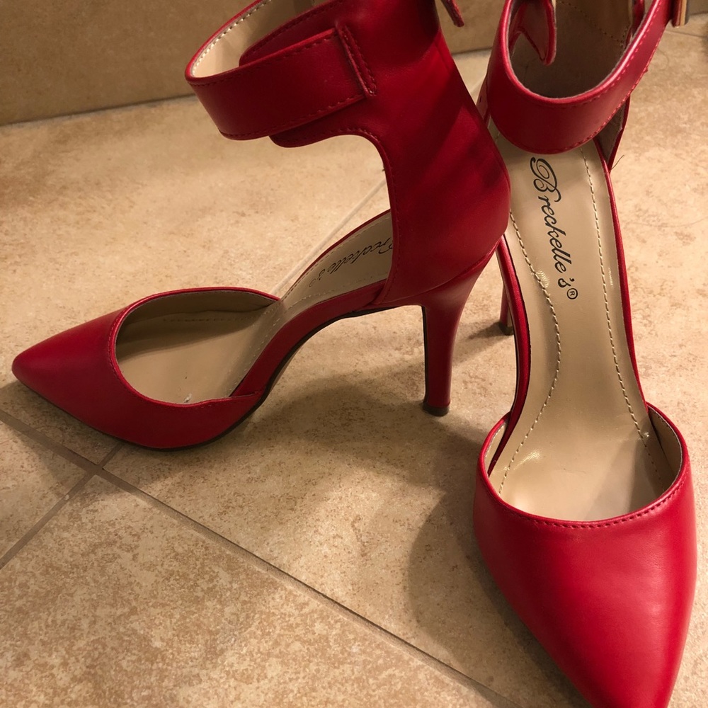 Red Pumps - image 2